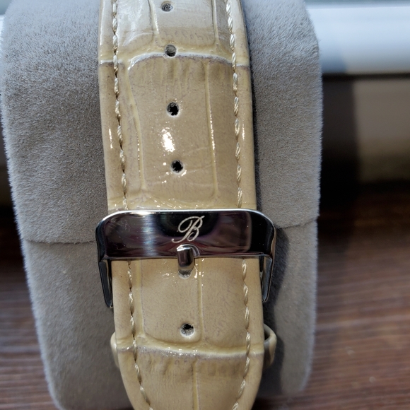 Womens Burgi Watch..Discounted Shipping - Picture 4 of 9